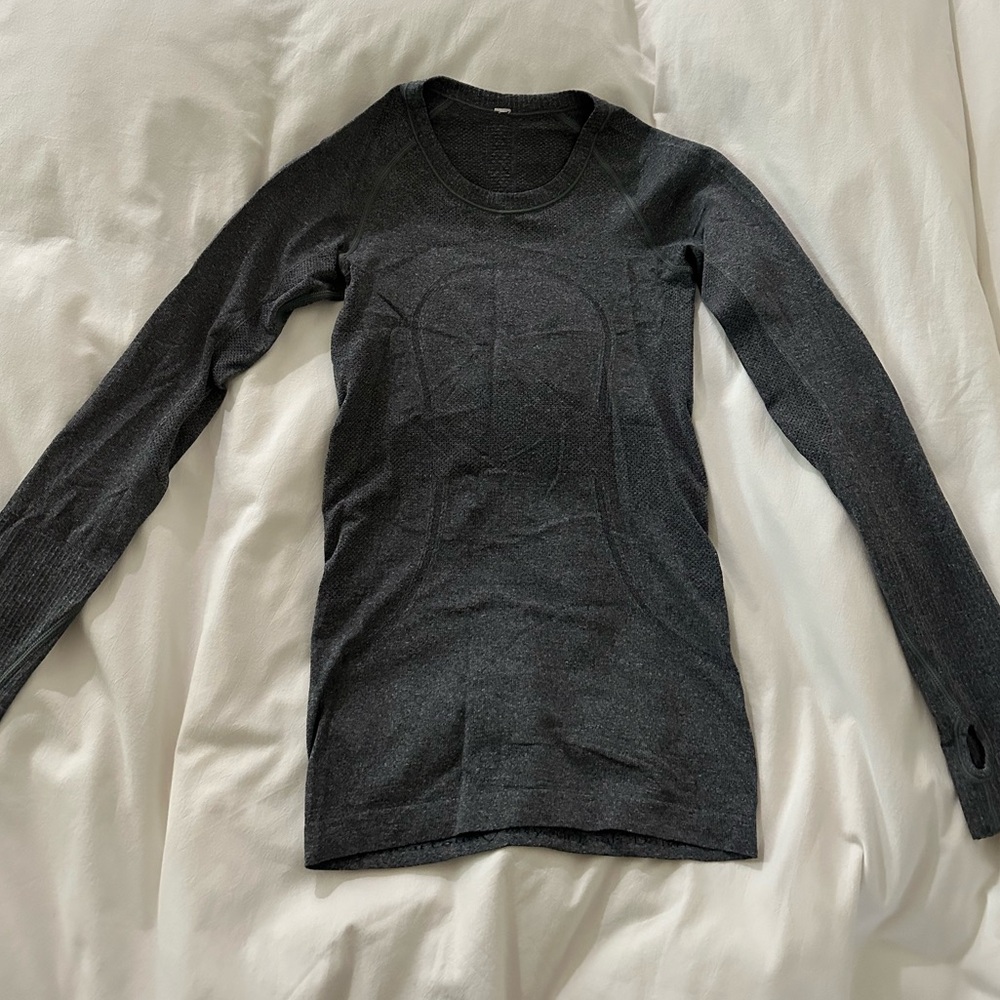 Lululemon fitted long sleeve